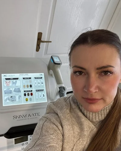 M. Barbara a bérelt SkinoWave 4X gép előtt